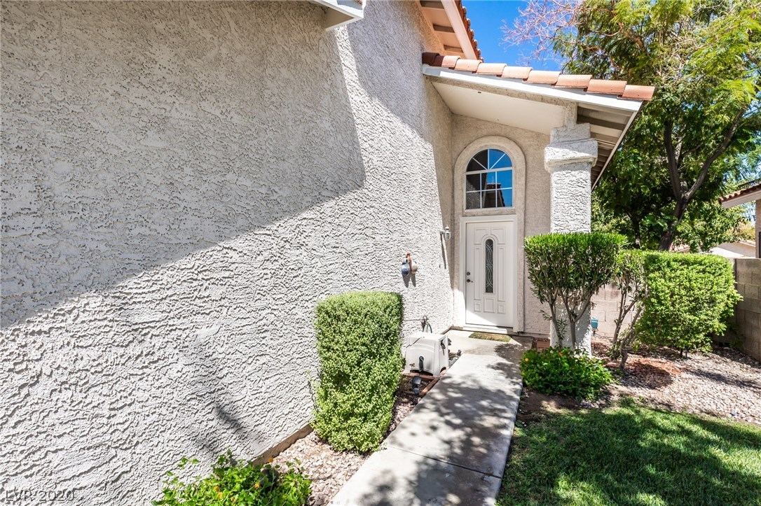 2812 Secret Canyon Road Henderson, NV 89074 - Photo 4 of 28