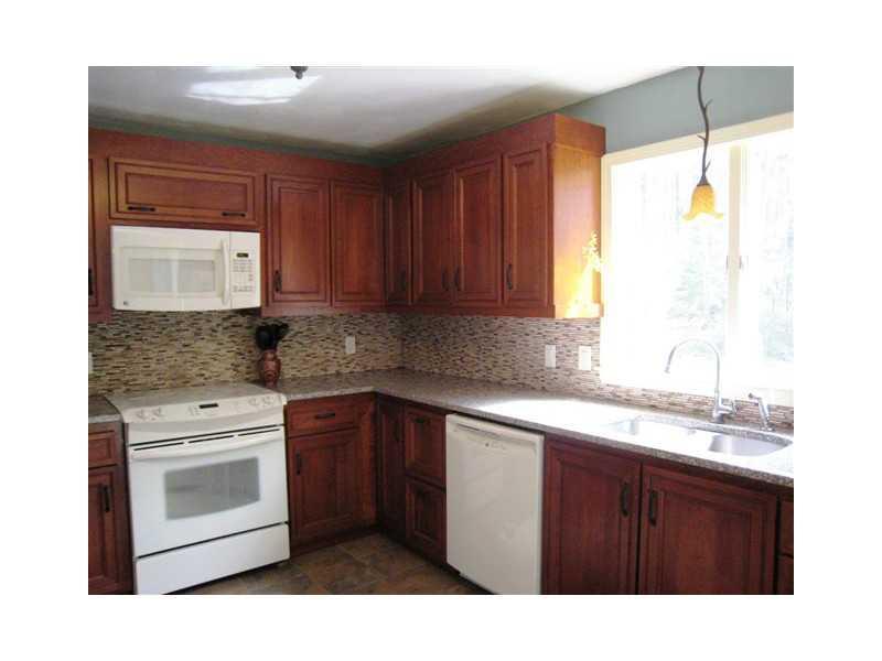12 Merrill Road Freeport, ME 04032 - Photo 10 of 35 Kitchen.