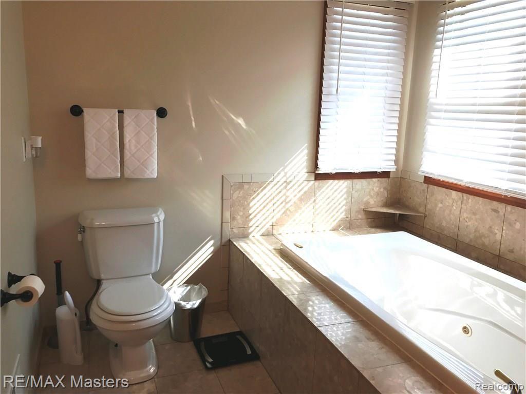 8898 Armstrong Road Newport, MI 48166 - Photo 21 of 42 20170916_144330720_iOS.jpg