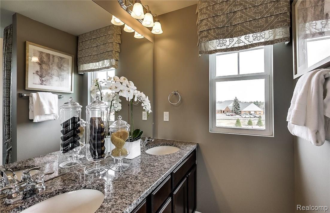 971 Barclay Circle Rochester, MI 48307 - Photo 21 of 24 Barrington Park - MI - Sumter - Interior - 1920x1240 (22).jpg