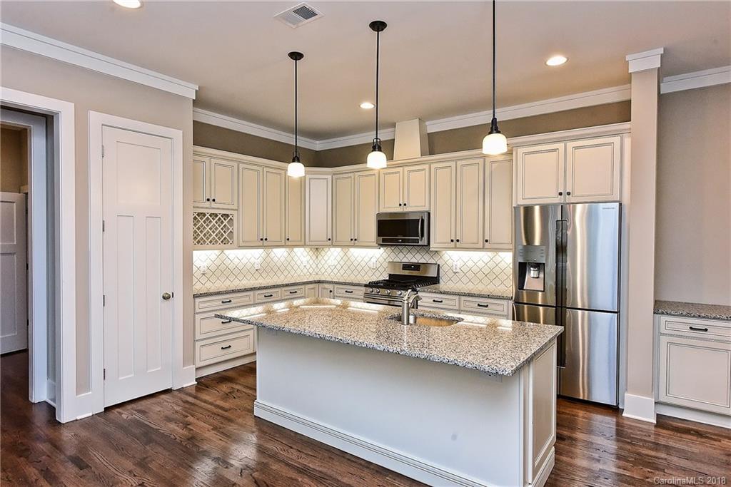 5211 Valley Stream Road Charlotte, NC 28209 - Photo 4 of 32 Gallery Image 4