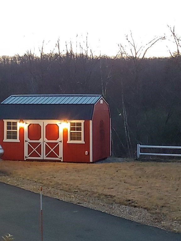 8 Henry Road Wales, MA 01081 - Photo 3 of 27 Gallery Image 3