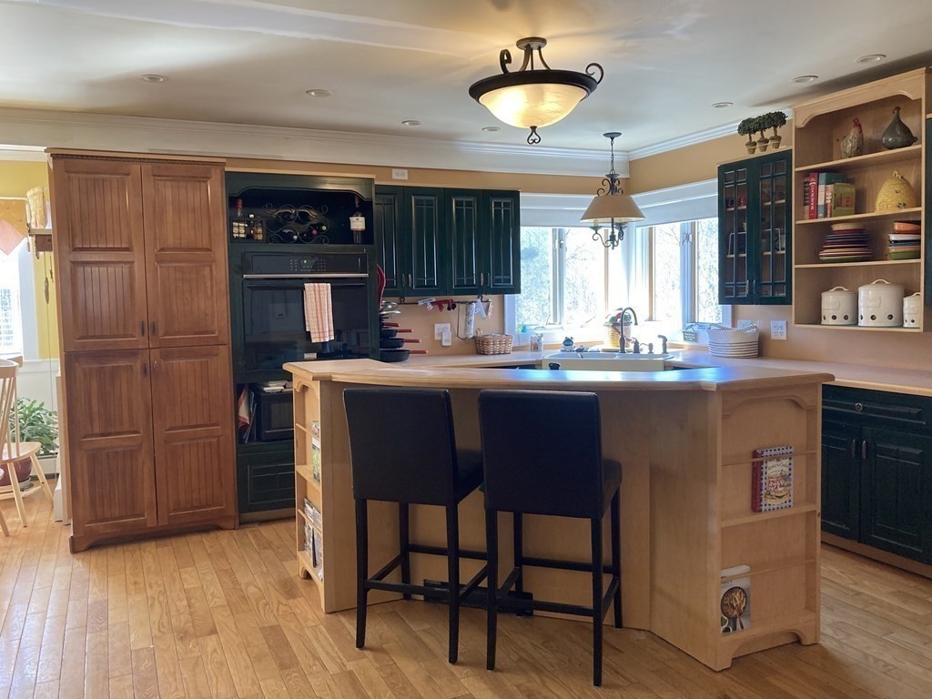 8 Henry Road Wales, MA 01081 - Photo 5 of 27 Gallery Image 5