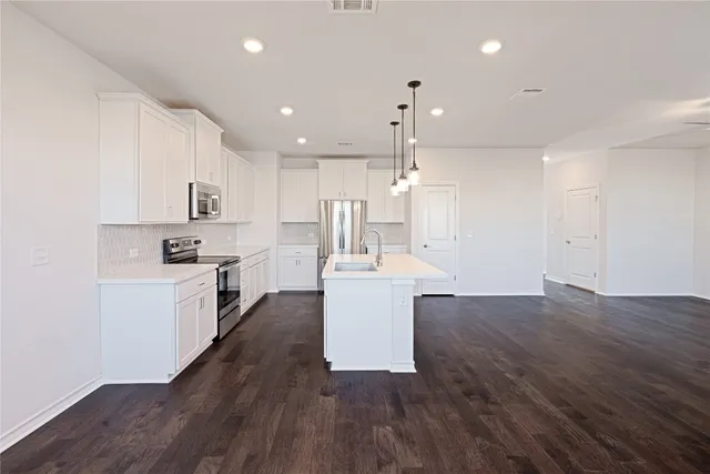 $2,050 | 316 Breccia Trail, Liberty Hill, TX 78642