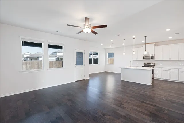 $2,050 | 316 Breccia Trail, Liberty Hill, TX 78642