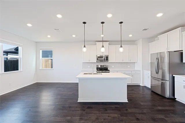 $2,050 | 316 Breccia Trail, Liberty Hill, TX 78642