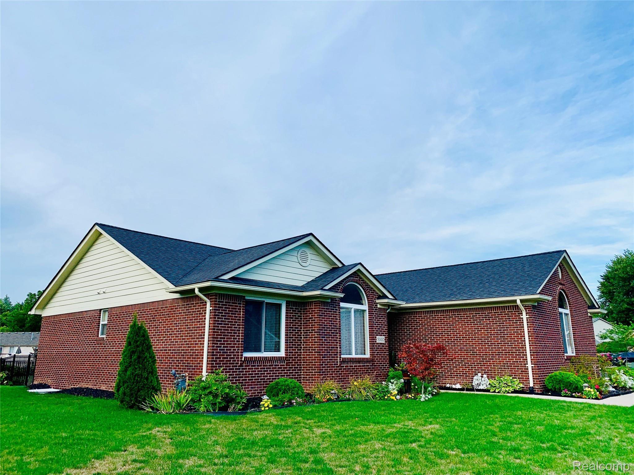 51432 Rivard Road New Baltimore, MI 48047 - Photo 20 of 57 IMG_9374.JPG