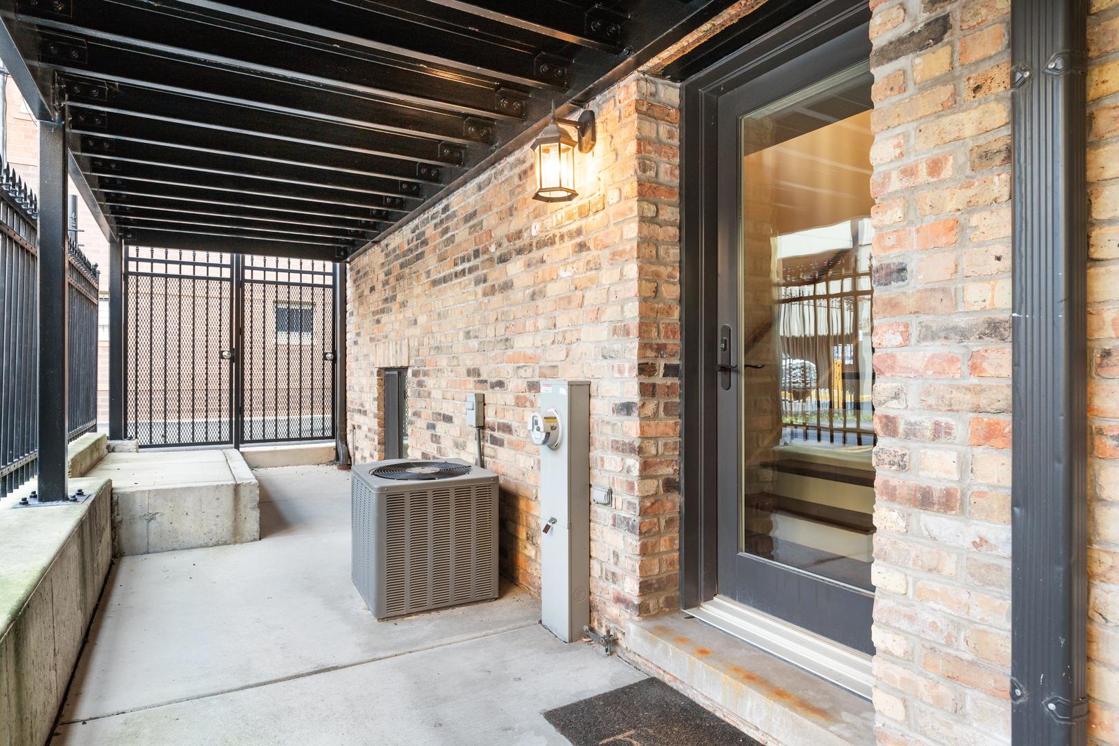 116 West Chestnut Street Chicago, IL 60610 - Photo 19 of 26