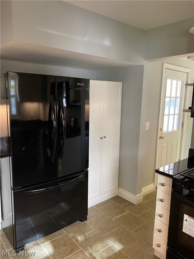 2660 South Taylor Road Cleveland, OH 44118 - Photo 12 of 30