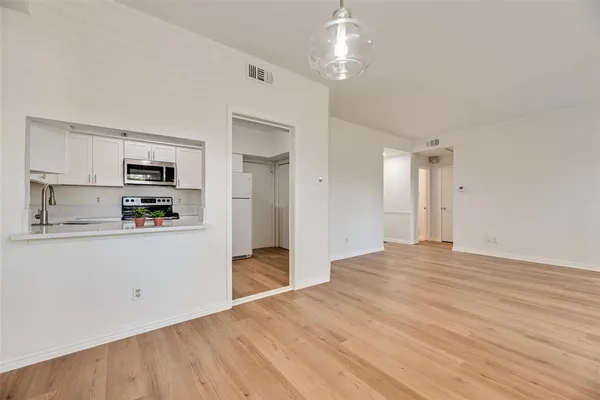 $1,700 | 1700 Amelia Court, Unit 312, Plano, TX 75075