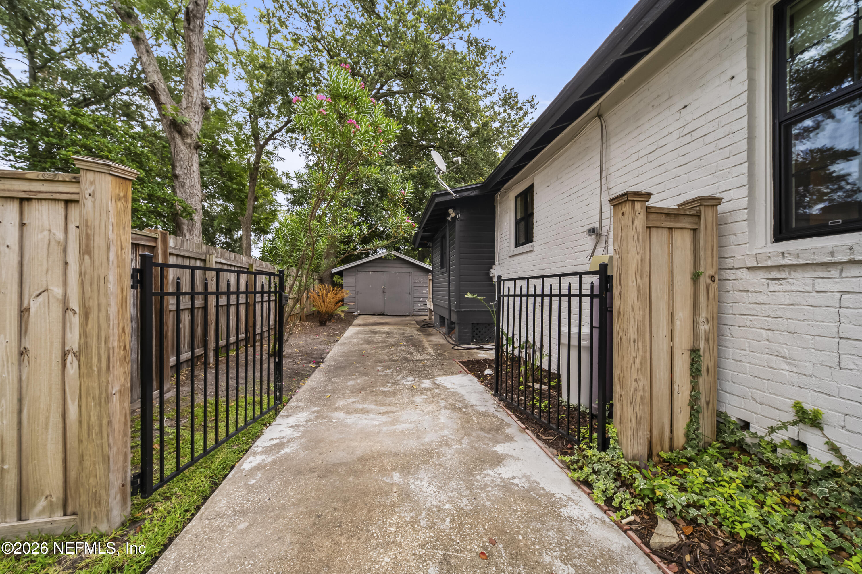 1063 South Shores Road Jacksonville, FL 32207 - Photo 4 of 36 1063 S Shores Rd (27).jpg-FULL