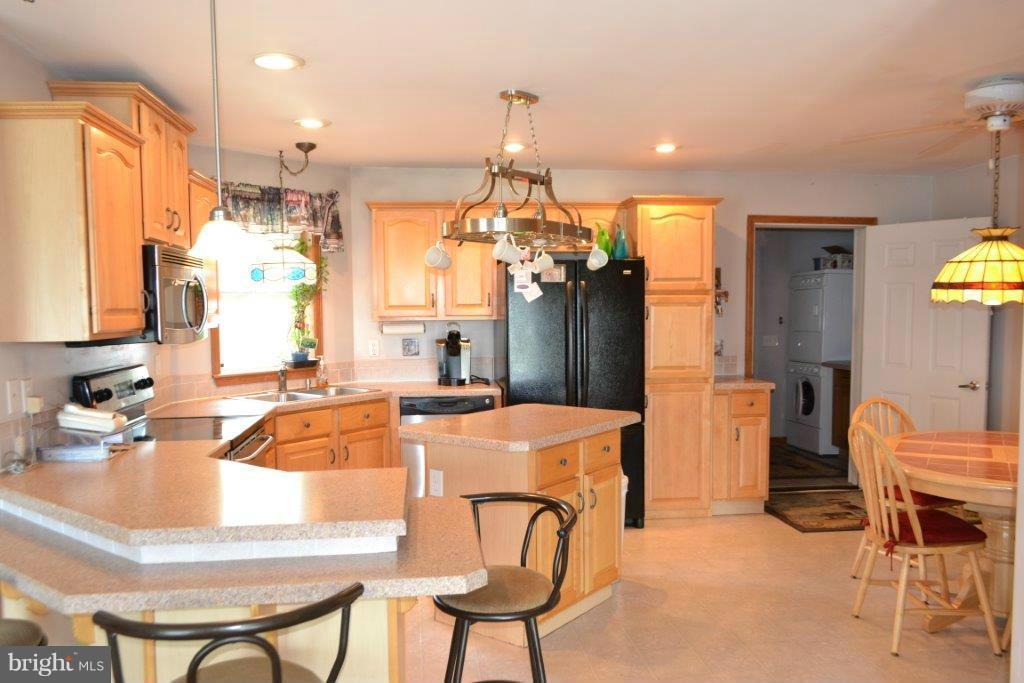 98 Elkmore Road Elkton, MD 21921 - Photo 8 of 30 Spacious Kitchen-Breakfast Bar-Island