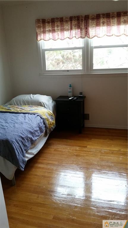 34 Lynnwood Road Edison, NJ 08820 - Photo 9 of 11 a bedroom with a bed and a window