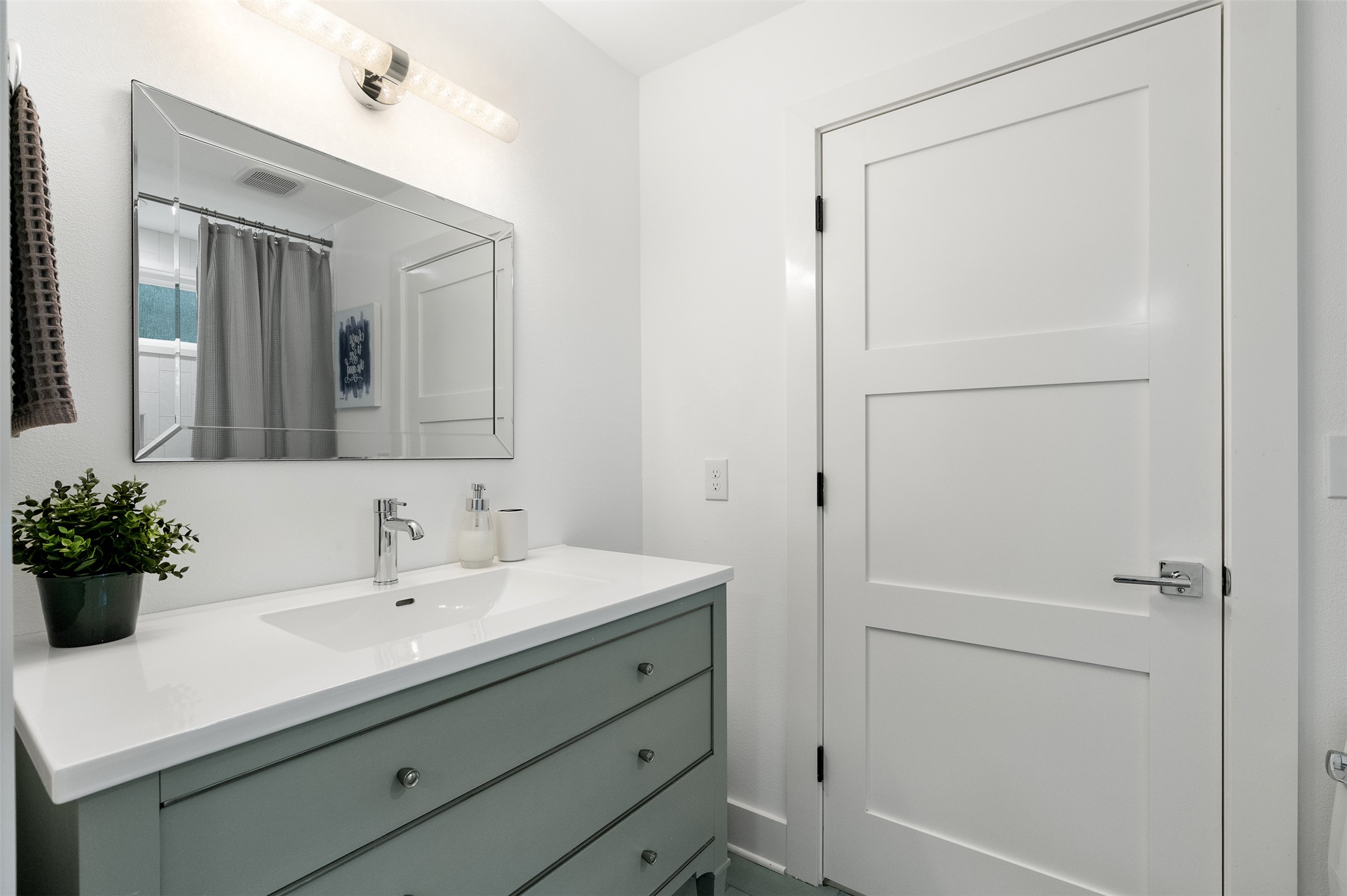 1100 Live Oak Road Leander, TX 78641 - Photo 32 of 40 a bathroom with a sink and a mirror