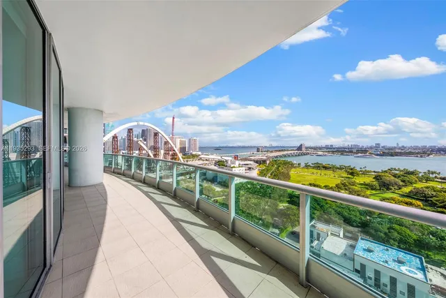 a view of entryway and kitchen