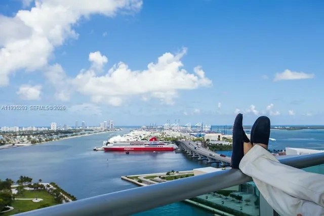 $1,849,000 | 900 Biscayne Boulevard, Unit 2106, Miami, FL 33132