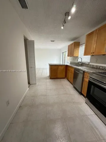 $4,100 | Doral Park, Doral, FL 33178