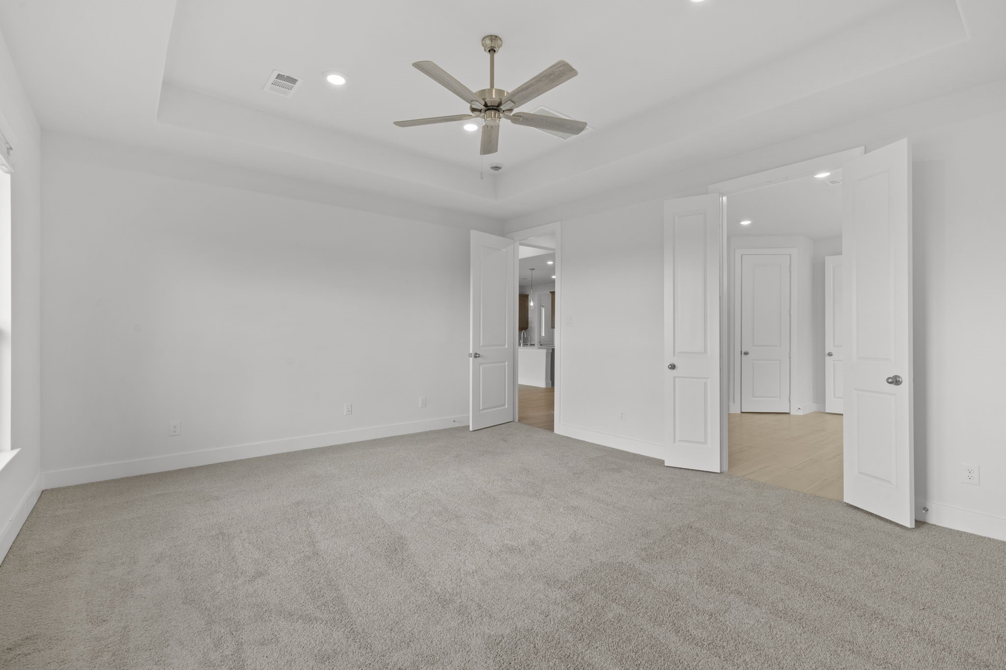 644 Cross Timbers Trace Waller, TX 77484 - Photo 16 of 33 an empty room with ceiling fan and window