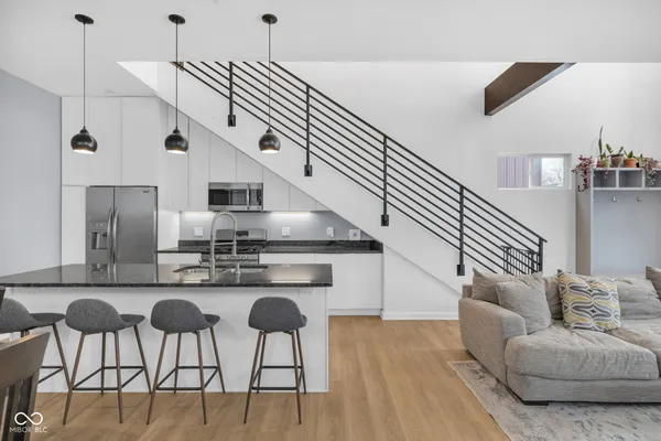 $405,000 | 2122 Woodlawn Avenue, Indianapolis, IN 46203