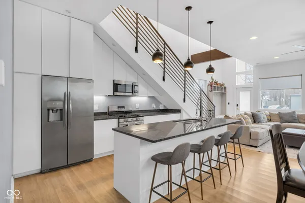 $405,000 | 2122 Woodlawn Avenue, Indianapolis, IN 46203