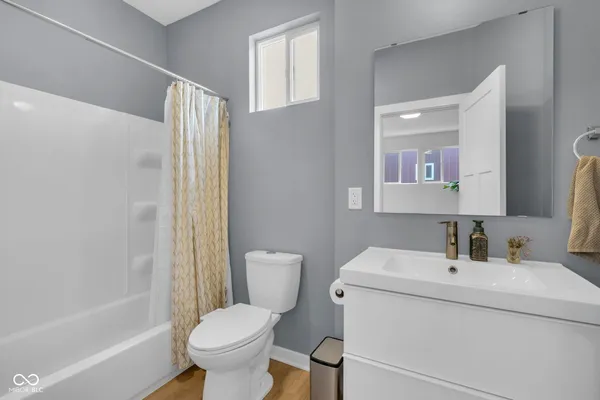 $405,000 | 2122 Woodlawn Avenue, Indianapolis, IN 46203