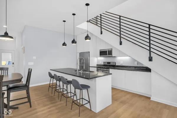 $405,000 | 2122 Woodlawn Avenue, Indianapolis, IN 46203