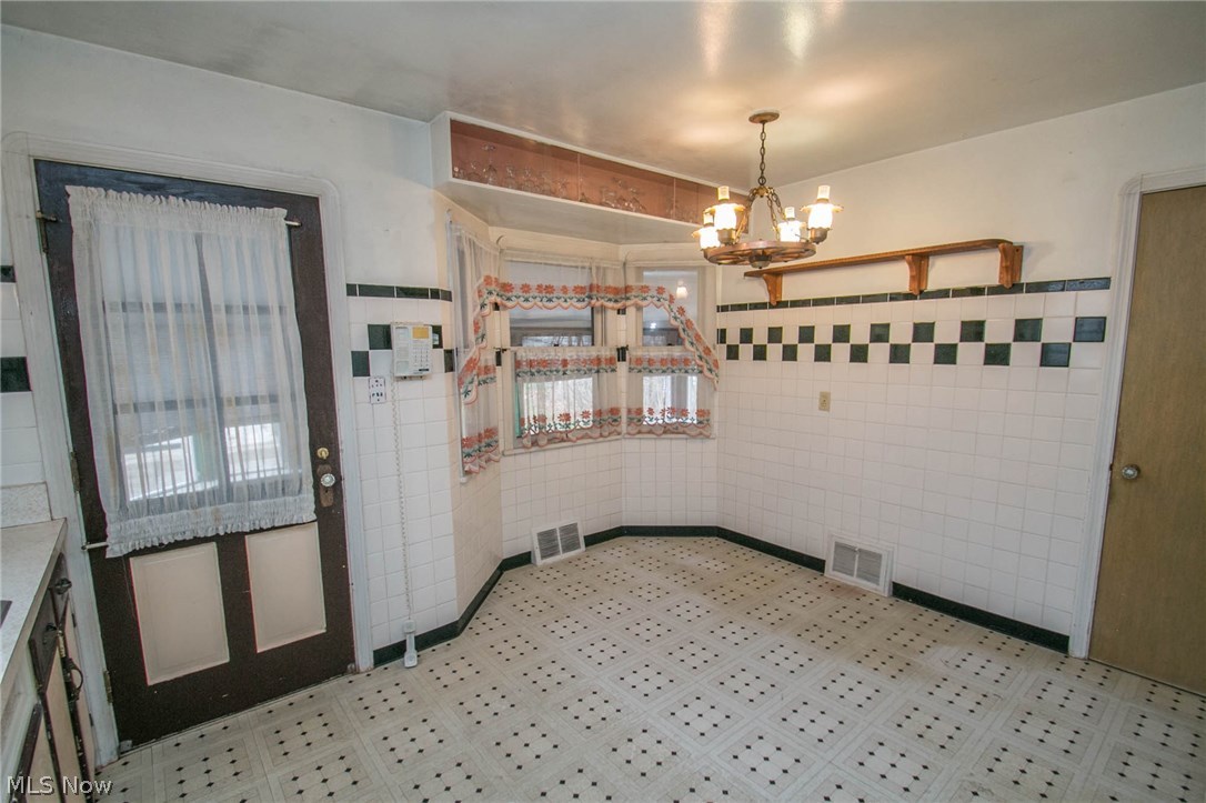 1524 Maplegrove Road Cleveland, OH 44121 - Photo 14 of 19