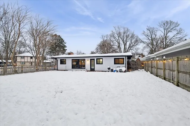 $545,000 | 908 Holmes Avenue, Deerfield, IL 60015