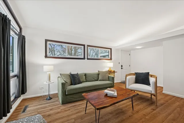 $545,000 | 908 Holmes Avenue, Deerfield, IL 60015