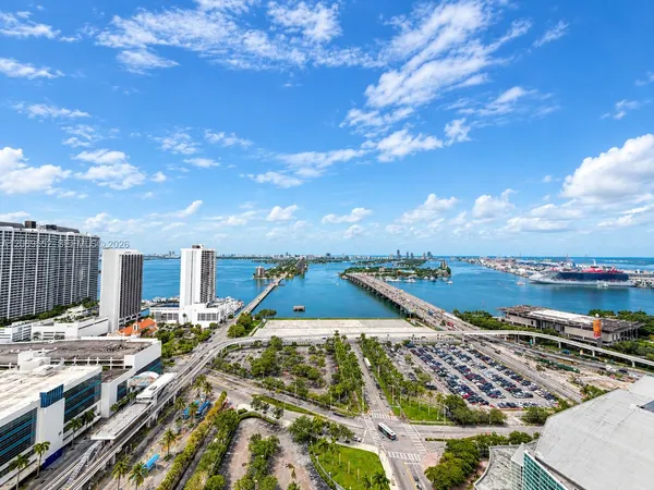 $6,500 | 1400 Biscayne Boulevard, Unit 2704, Miami, FL 33132