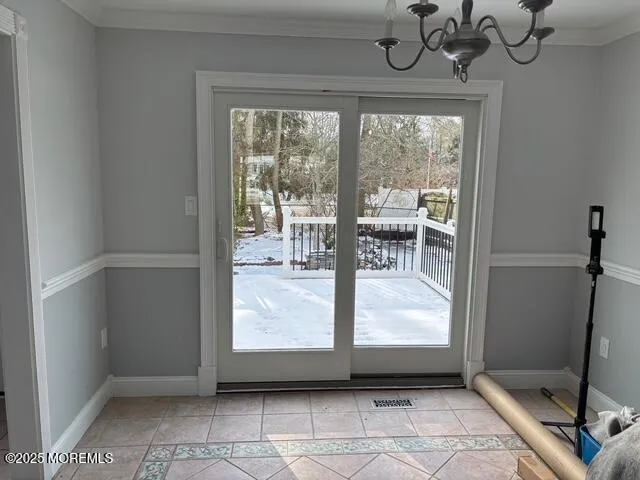a view of empty room with window