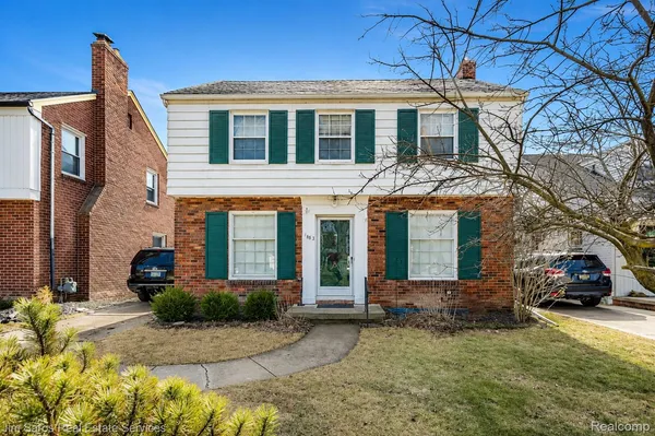 $2,300 | 1883 Lochmoor Boulevard, Grosse Pointe, MI 48236