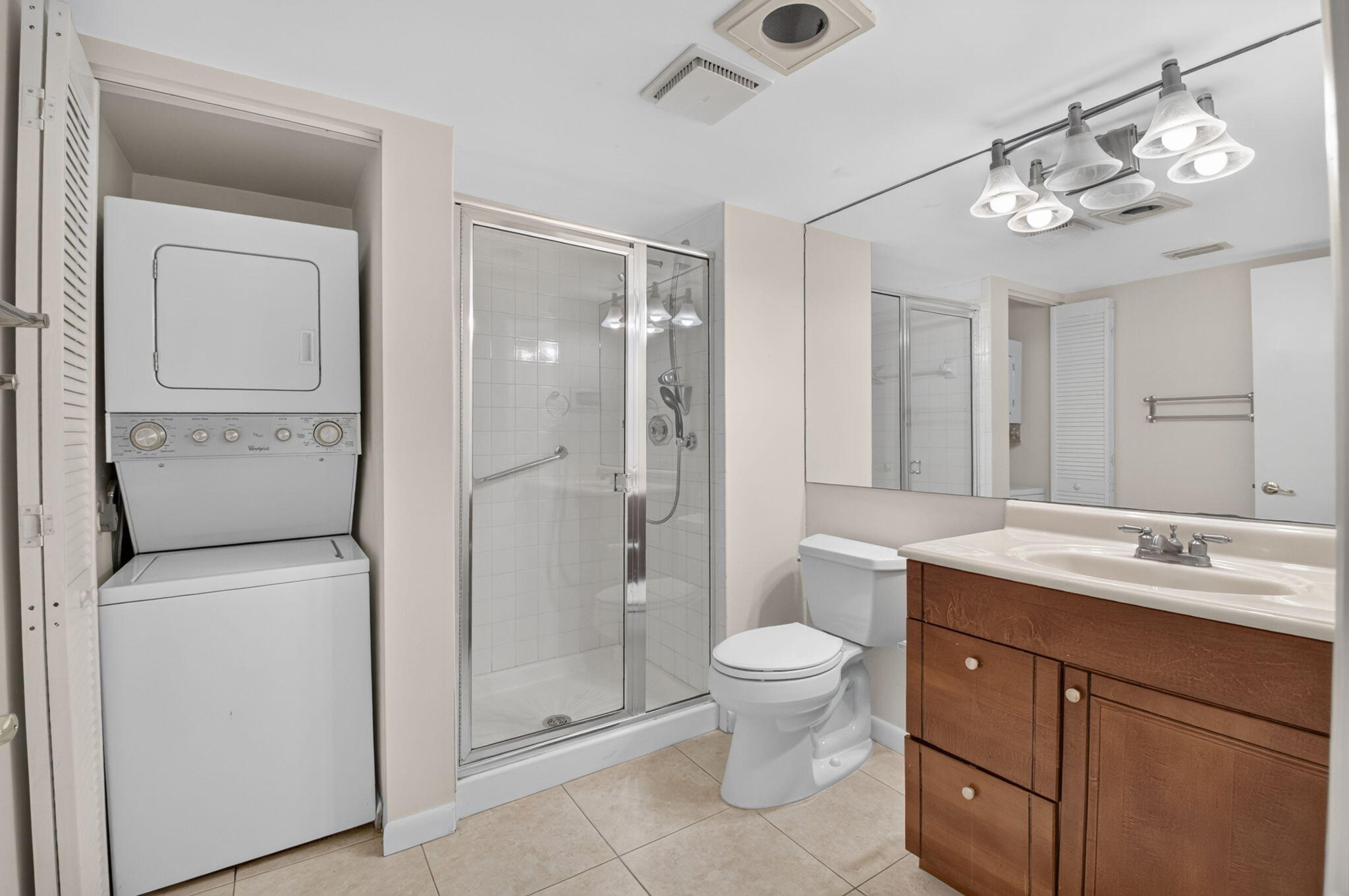 9264 Vista Del Lago, Unit A Boca Raton, FL 33428 - Photo 30 of 48 2nd Bathroom & Laundry
