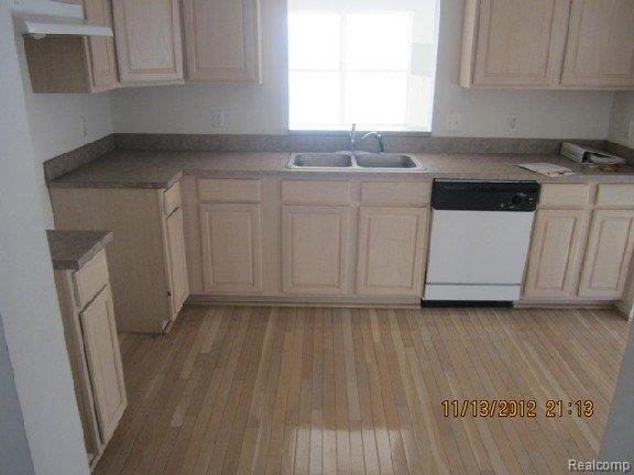 856 Lothrop Street Detroit, MI 48202 - Photo 6 of 12 IMG_0038-mfsopt.jpg