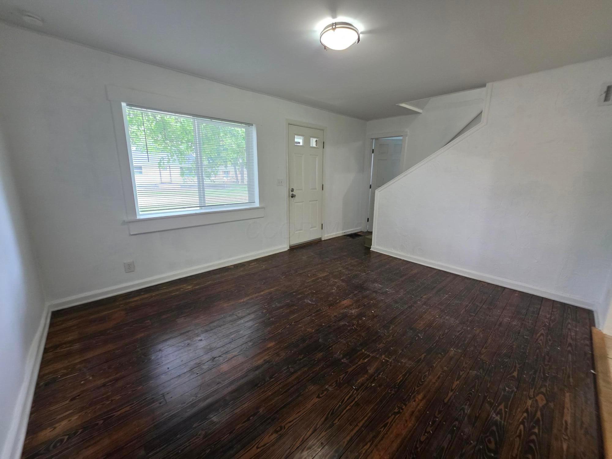 1597 Koebel Road Columbus, OH 43207 - Photo 4 of 32