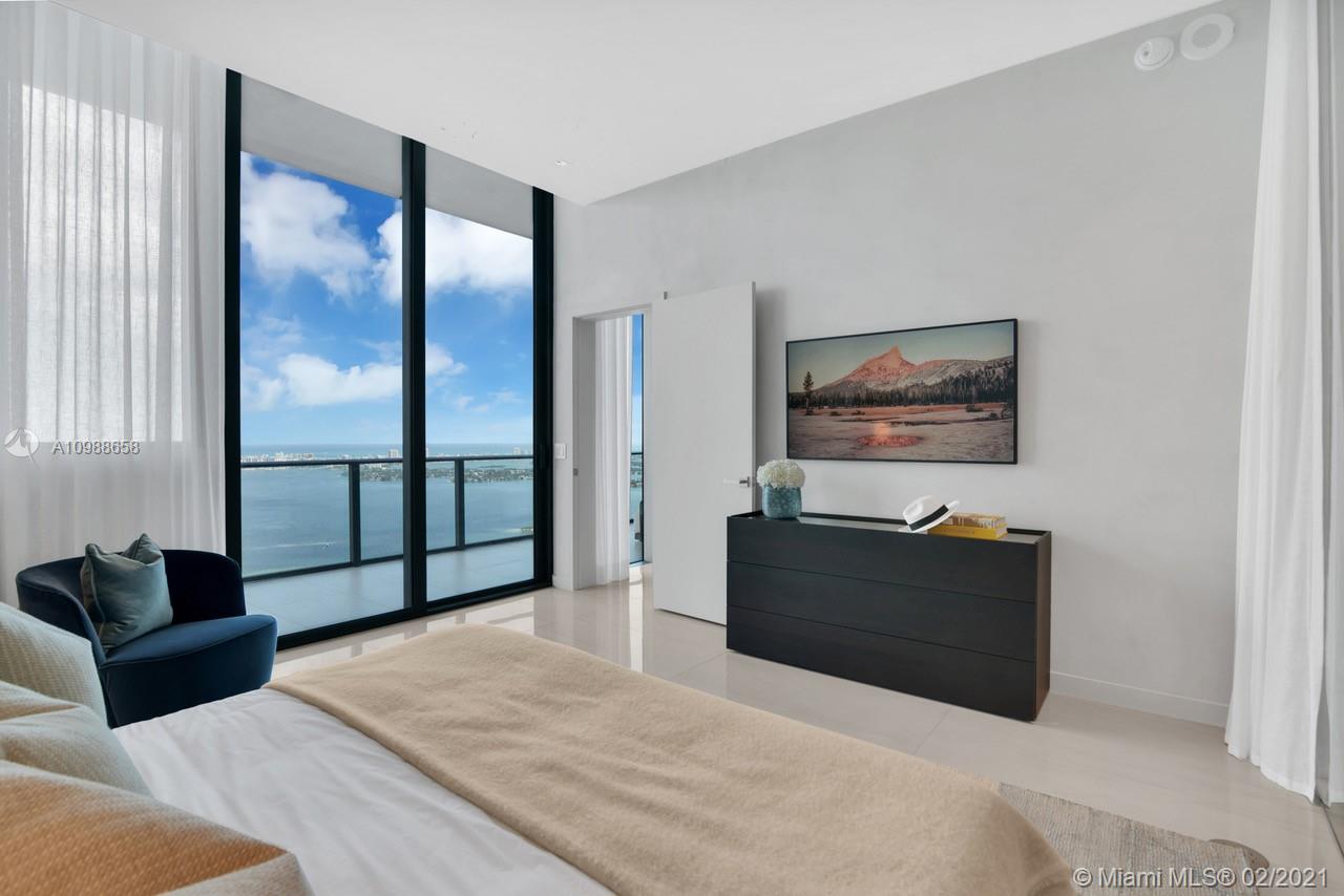 480 Northeast 31st Street, Unit PH5402 Miami, FL 33137 - Photo 15 of 35 a living room with furniture