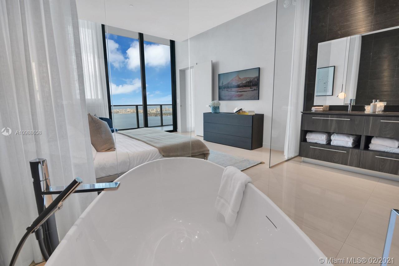 480 Northeast 31st Street, Unit PH5402 Miami, FL 33137 - Photo 19 of 35 a living room with furniture