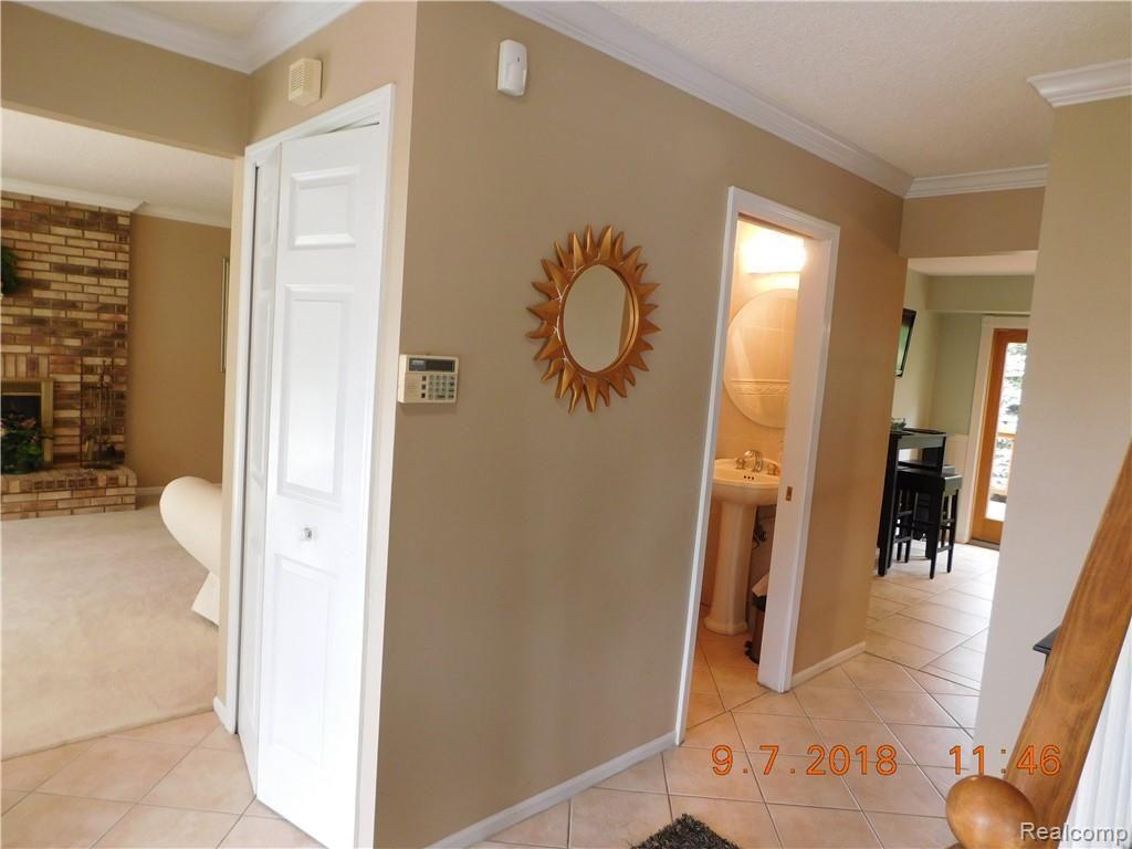 37335 Chesapeake Road Farmington Hills, MI 48335 - Photo 15 of 48