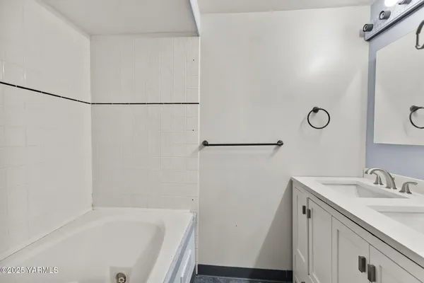 $255,000 | 913 Pleasant Avenue, Yakima, WA 98902