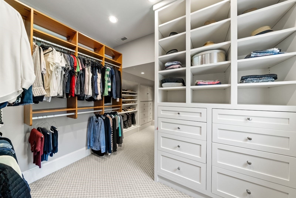 11 Greylock Road Wellesley, MA 02481 - Photo 33 of 42