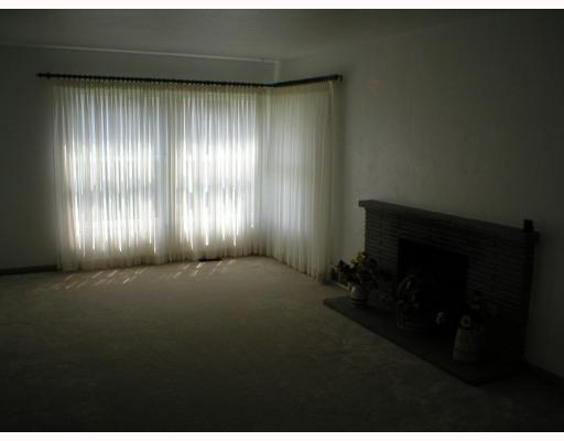 128 Coyle Curtin Road Monongahela, PA 15063 - Photo 5 of 17 Living Room.