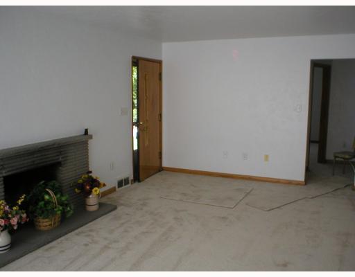 128 Coyle Curtin Road Monongahela, PA 15063 - Photo 6 of 17 Living Room.