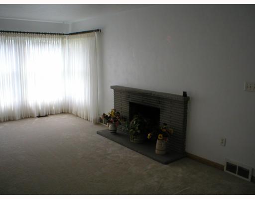 128 Coyle Curtin Road Monongahela, PA 15063 - Photo 7 of 17 Living Room.