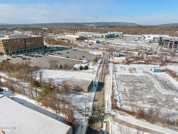 $400,000 | 440 Peek Street, Schenectady, NY 12308