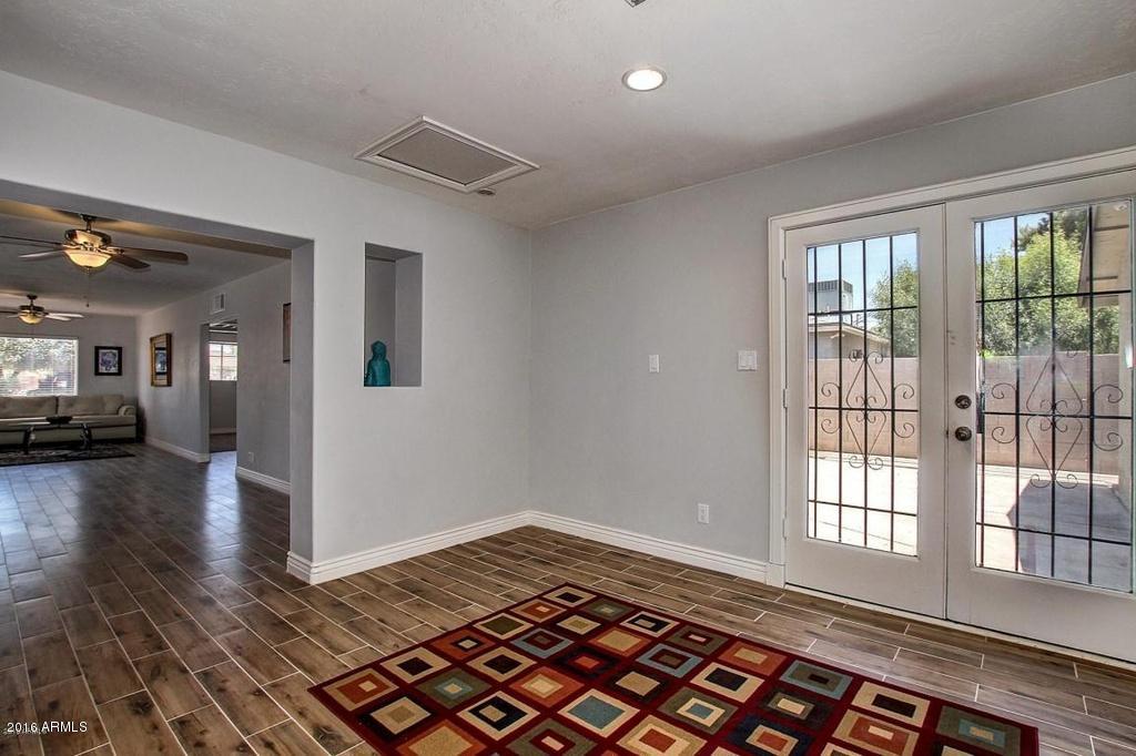 2163 West Osborn Road Phoenix, AZ 85015 - Photo 8 of 25 Osborn LR 5 (2)