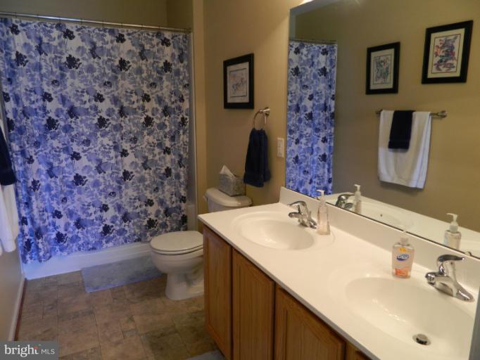 154 Riggs Road Fredericksburg, VA 22405 - Photo 25 of 27 Hall Bath