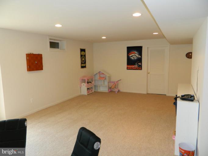 154 Riggs Road Fredericksburg, VA 22405 - Photo 9 of 27 Den