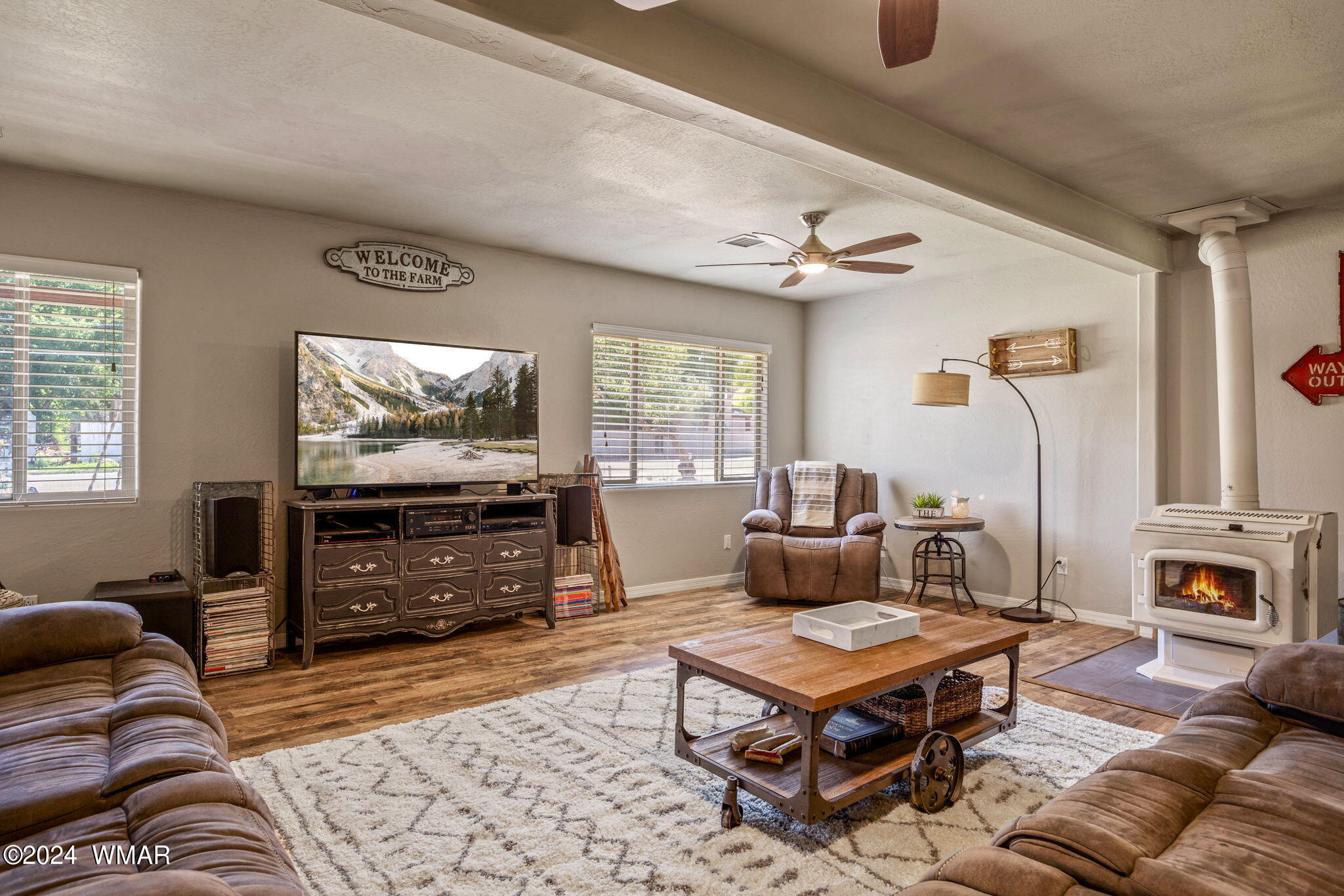 70 South 3rd Street West Snowflake, AZ 85937 - Photo 4 of 30 Living Room