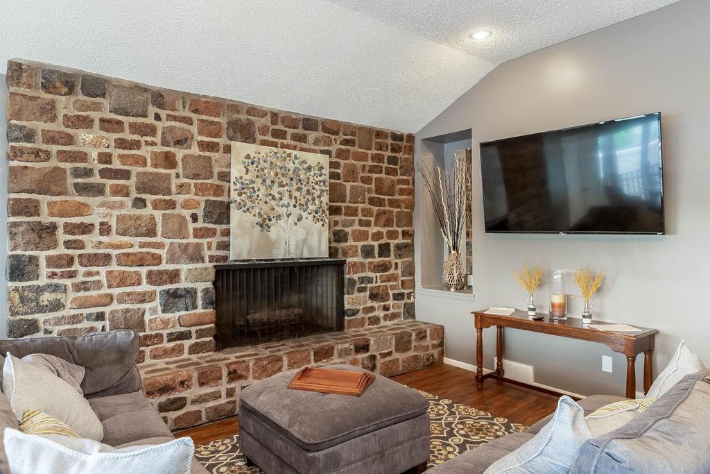 472 West 104th Street, Unit B Kansas City, MO 64114 - Photo 24 of 32