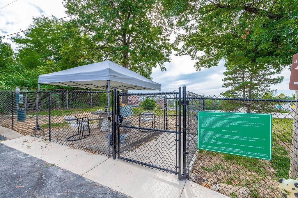 472 West 104th Street, Unit B Kansas City, MO 64114 - Photo 29 of 32